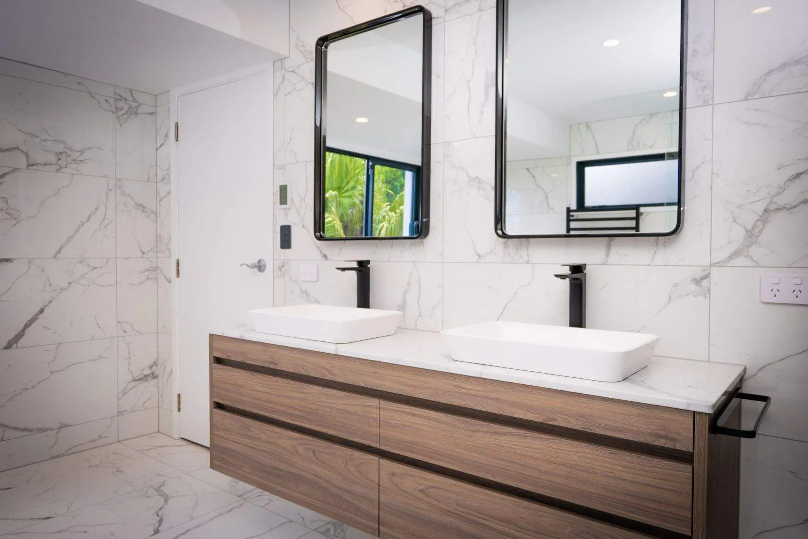 Gallery-119 moden bathroom design with top bathroomware